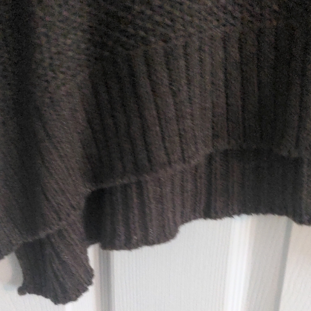 EUC✨ WISHLIST green open-knit oversized M/L v-neck sweater - Picture 9 of 16